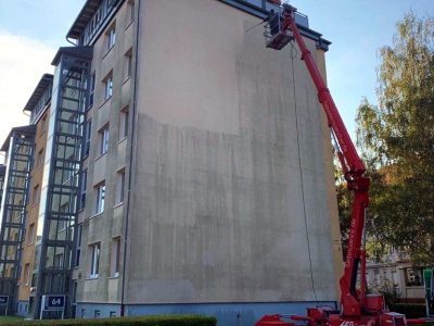 Dresden-Fassadenwaesche-Mehrfamilienhaus-Algenmax-Farbnuance-Renovierung-Fassadenreinigung-Reinigung-1-400×300
