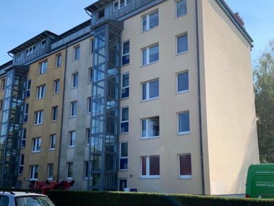 Dresden-Fassadenwaesche-Mehrfamilienhaus-Algenmax-Farbnuance-Renovierung-Fassadenreinigung-Reinigung-4-400×300