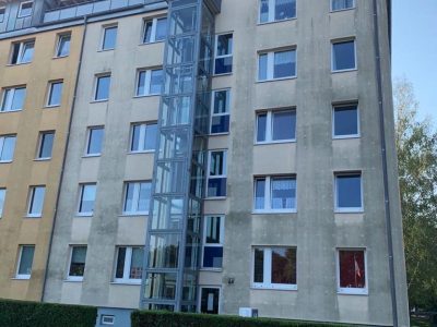Dresden-Fassadenwaesche-Mehrfamilienhaus-Algenmax-Farbnuance-Renovierung-Fassadenreinigung-Reinigung-5-400×300