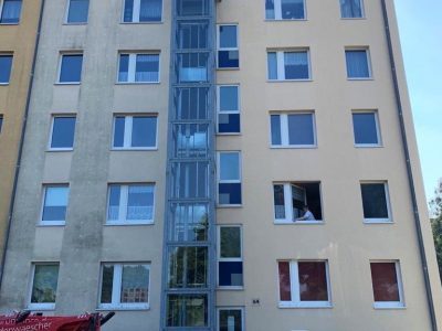 Dresden-Fassadenwaesche-Mehrfamilienhaus-Algenmax-Farbnuance-Renovierung-Fassadenreinigung-Reinigung-6-400×300