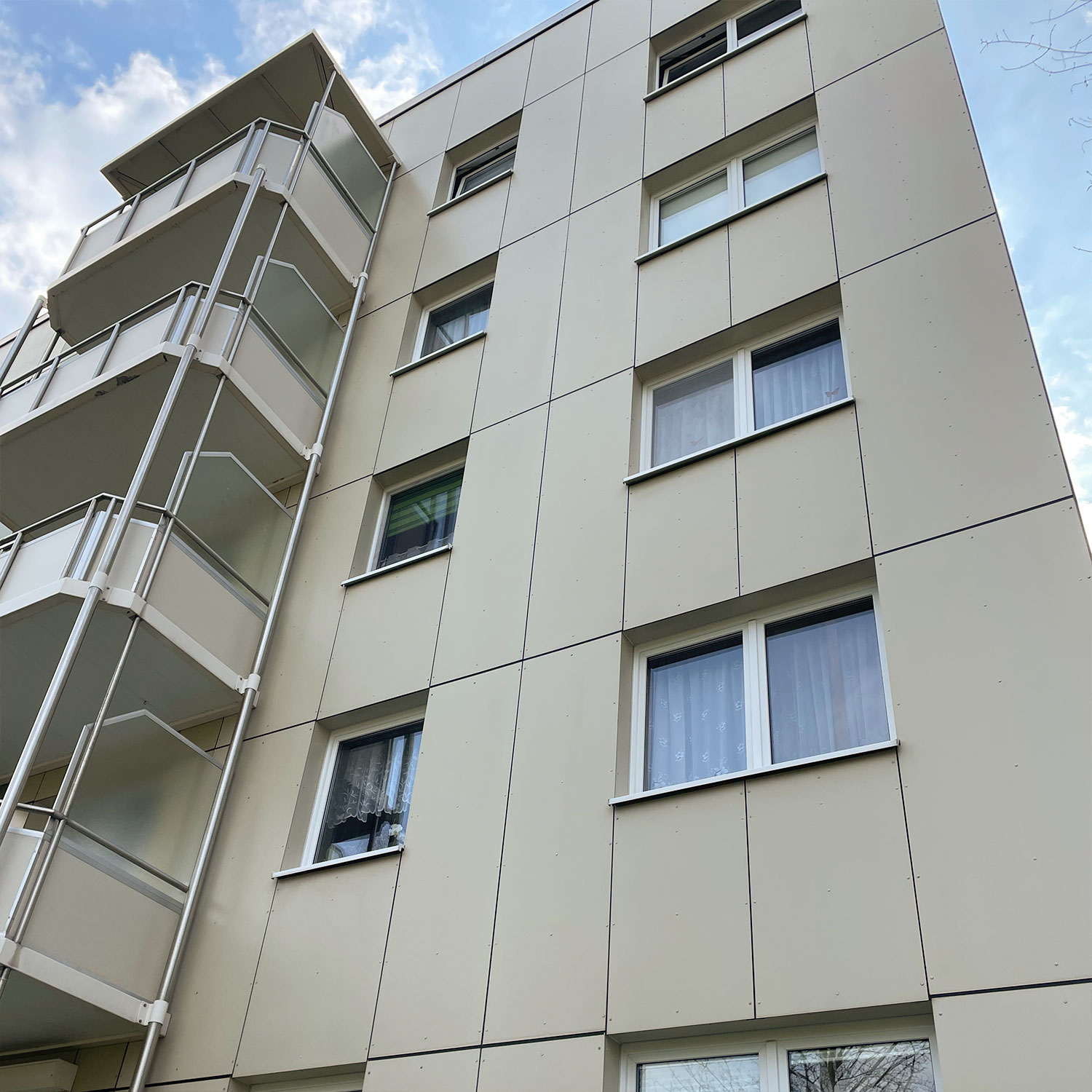 Saubere Fassade Gewerbeimmobilie Dresden