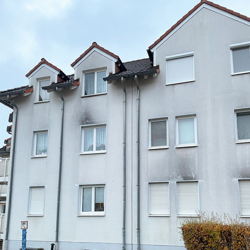 Fassadenreinigung Leipzig Mehrfamilienhaus dreckig